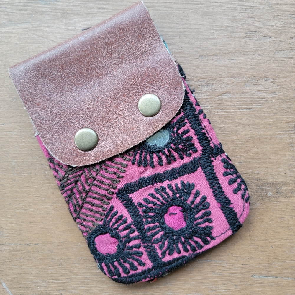 🔮🎱 Free People Boho Embroidered Repurposed vtg banjara hippie Wallet card case - Picture 9 of 16